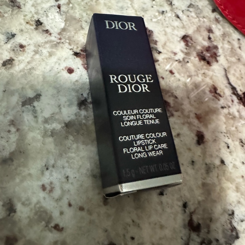 Dior Rouge Lipstick - Classic Red - Picture 4 of 5